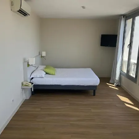 Urban Riviera - Executive Guest house *